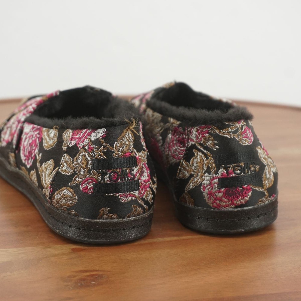 TOMS Floral Slippers Faux Fur Lined Slip On Comfort Shoes Floral Satin Womens 6 - Picture 5 of 9